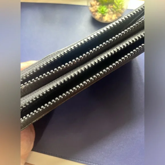 NWT Salvatore Ferragamo dual zip leather Gancini wallet w/gift bag - Picture 6 of 14